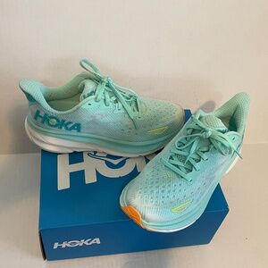Women’s Hoka Clifton 9 Sneakers size 8 Teal